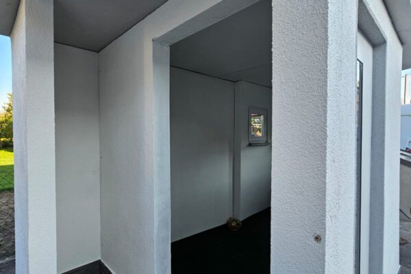 Tinyhouse 2 Eingang_1-1